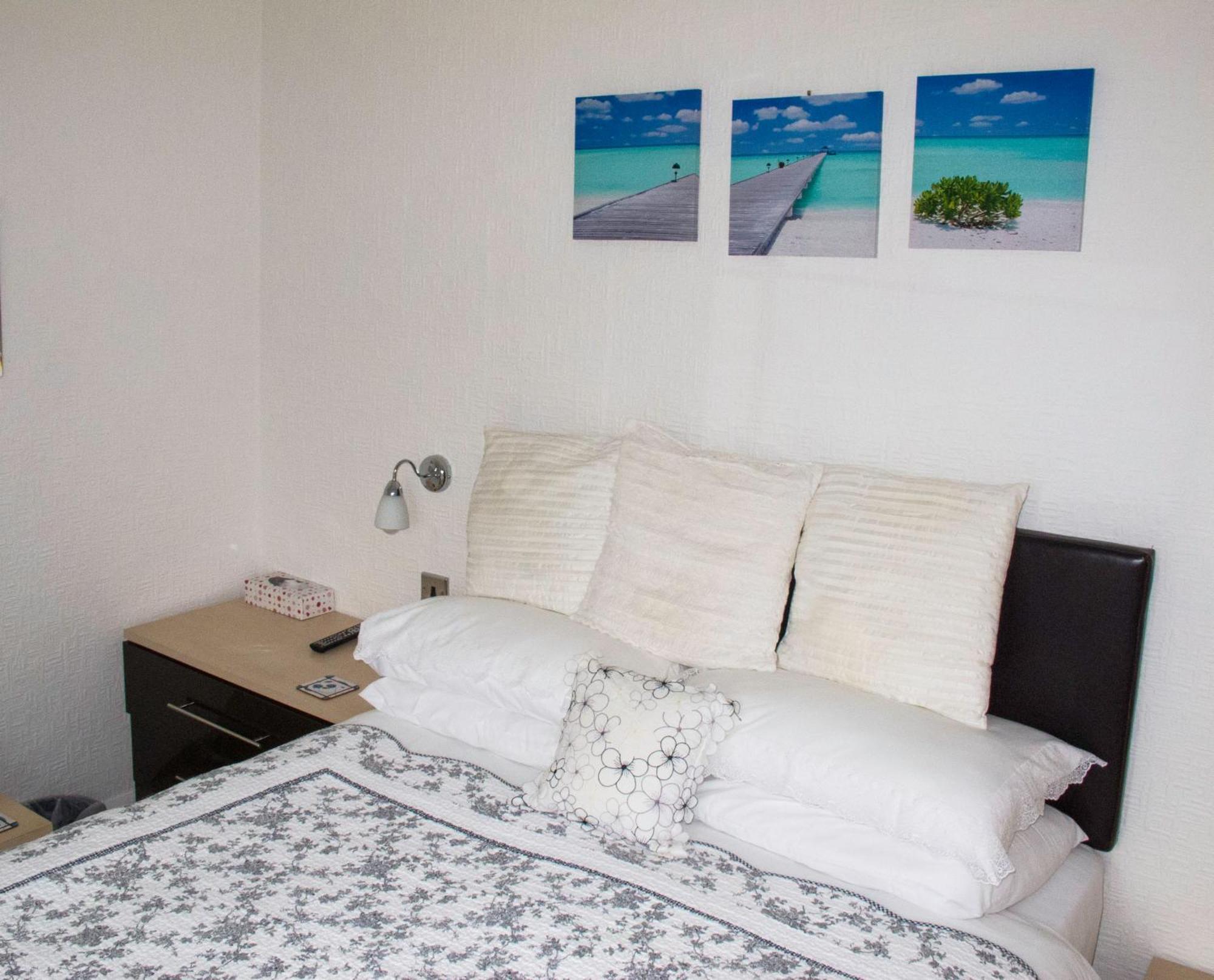 The White Lodge Great Yarmouth Room photo